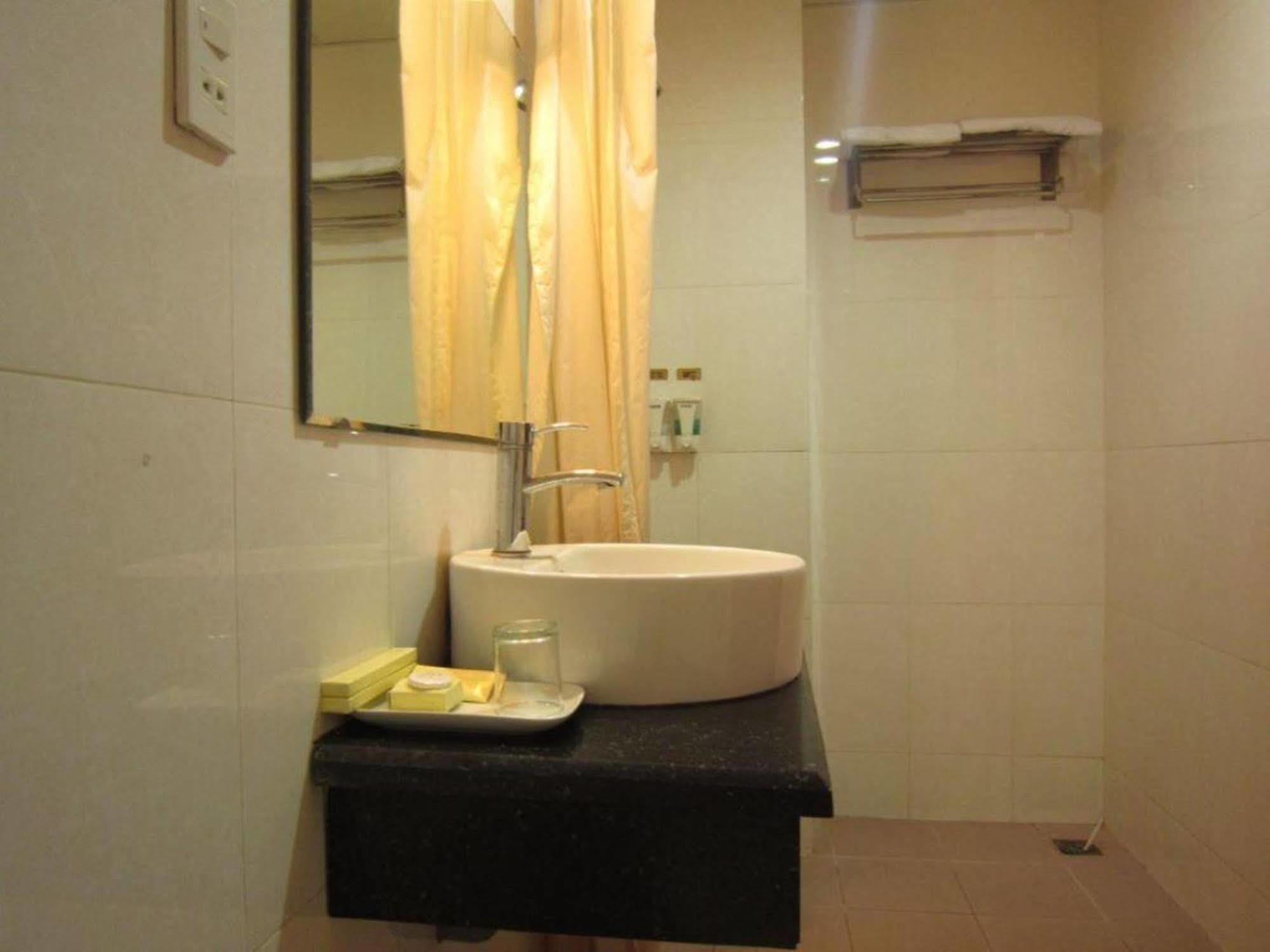 Reddoorz Ruby Star Hotel Truong Dinh Cidade de Ho Chi Minh Exterior foto