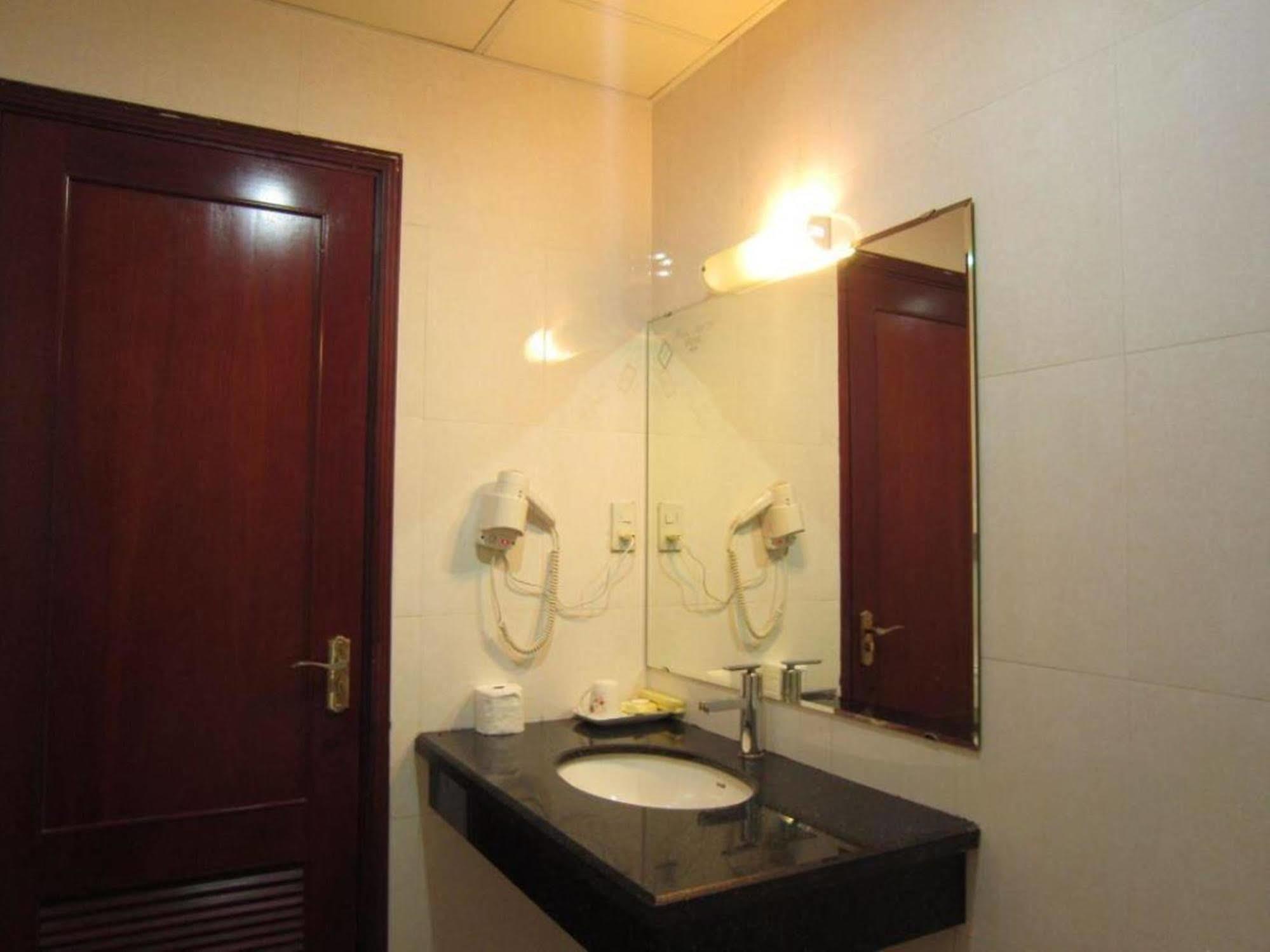 Reddoorz Ruby Star Hotel Truong Dinh Cidade de Ho Chi Minh Exterior foto